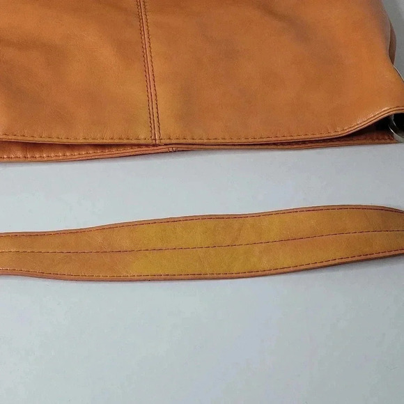 BUENO Vegan Leather shoulder bag - Picture 14 of 14